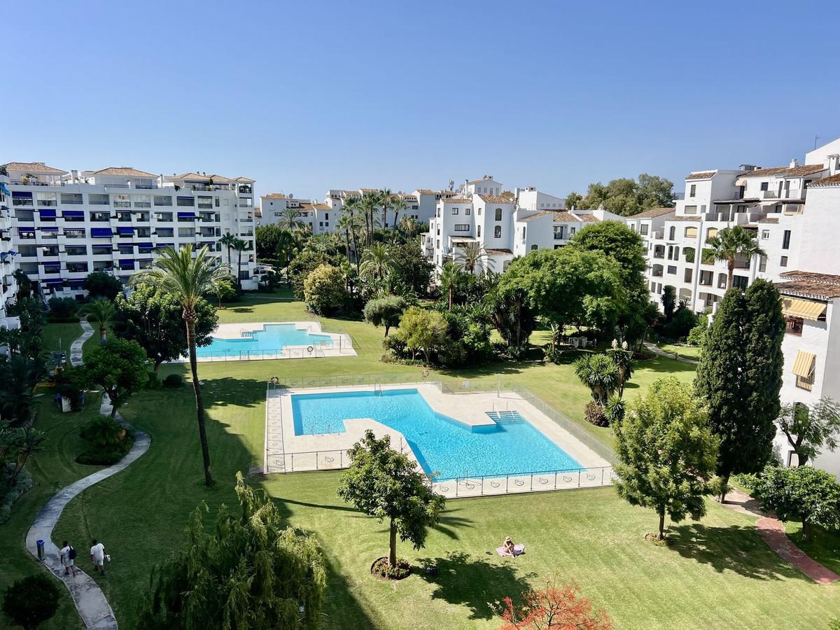 Apartment Middle Floor in Puerto Banús