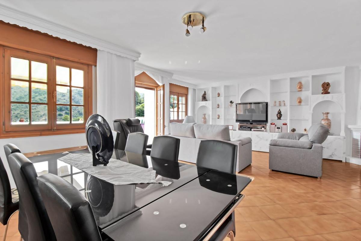 Apartment Duplex in Benahavís