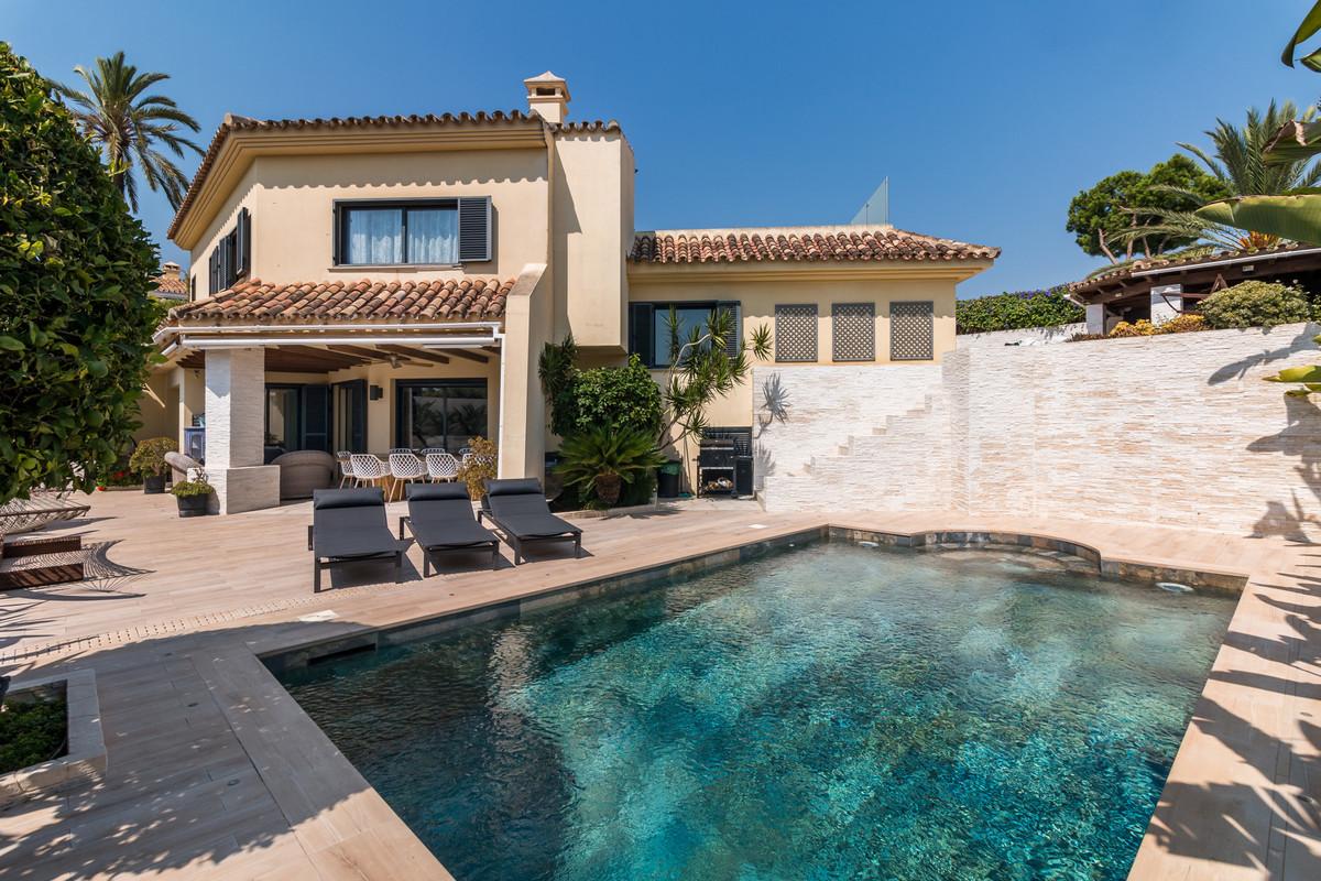 Villa Detached in Nueva Andalucía
