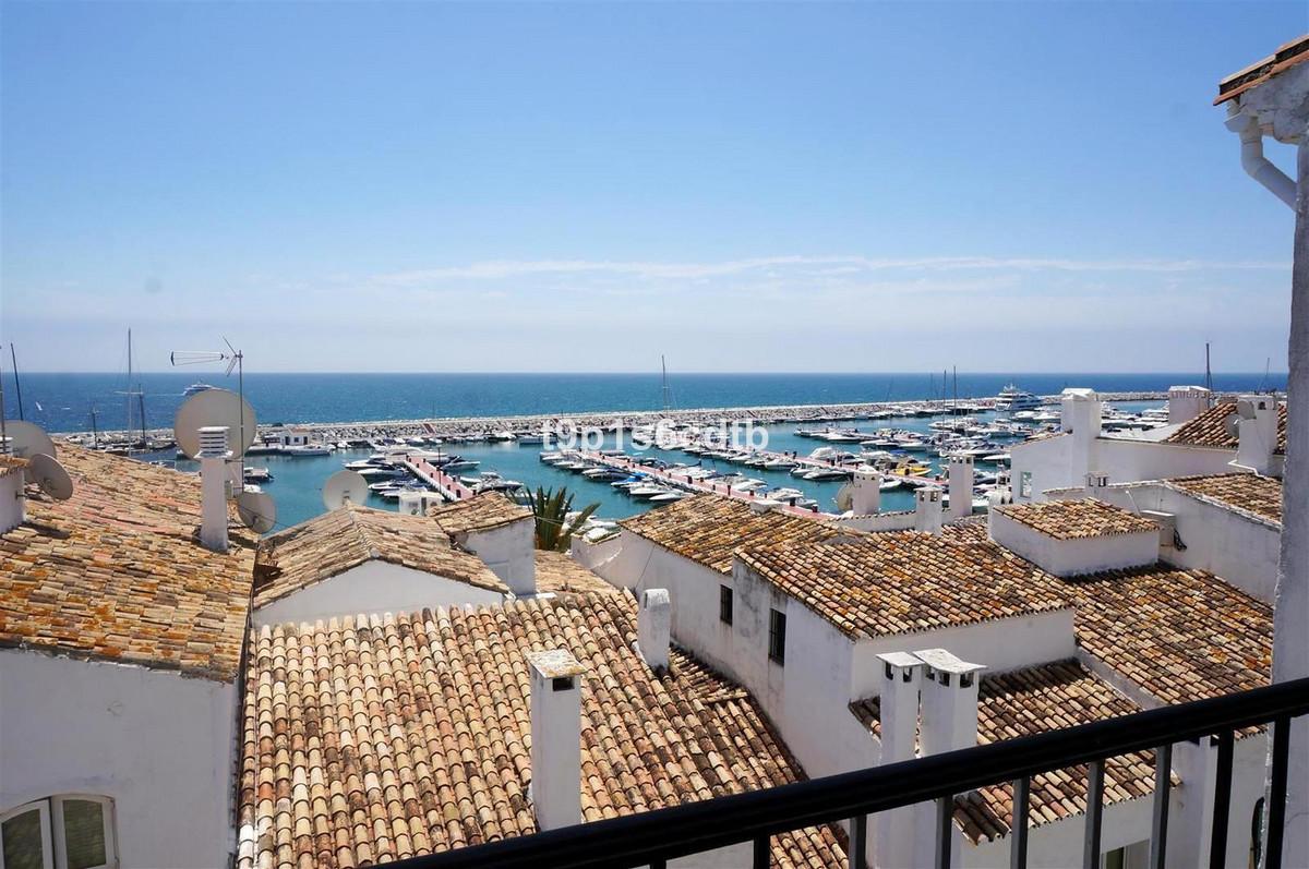 Apartment Middle Floor in Puerto Banús