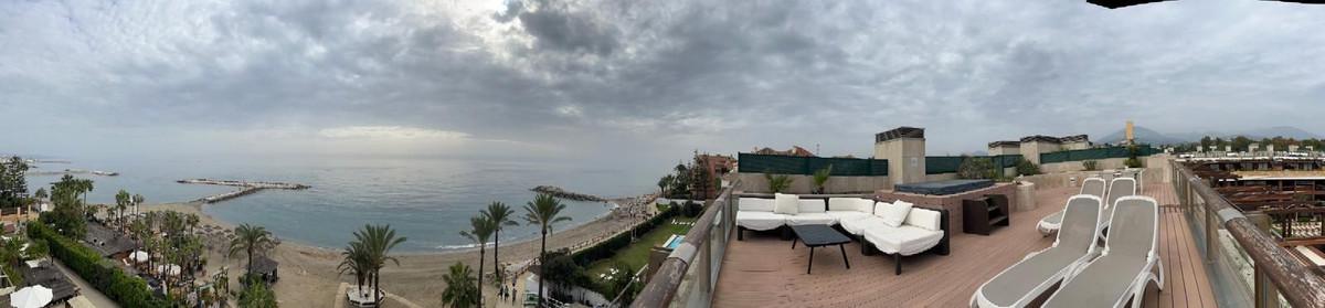 Apartment Penthouse in Puerto Banús