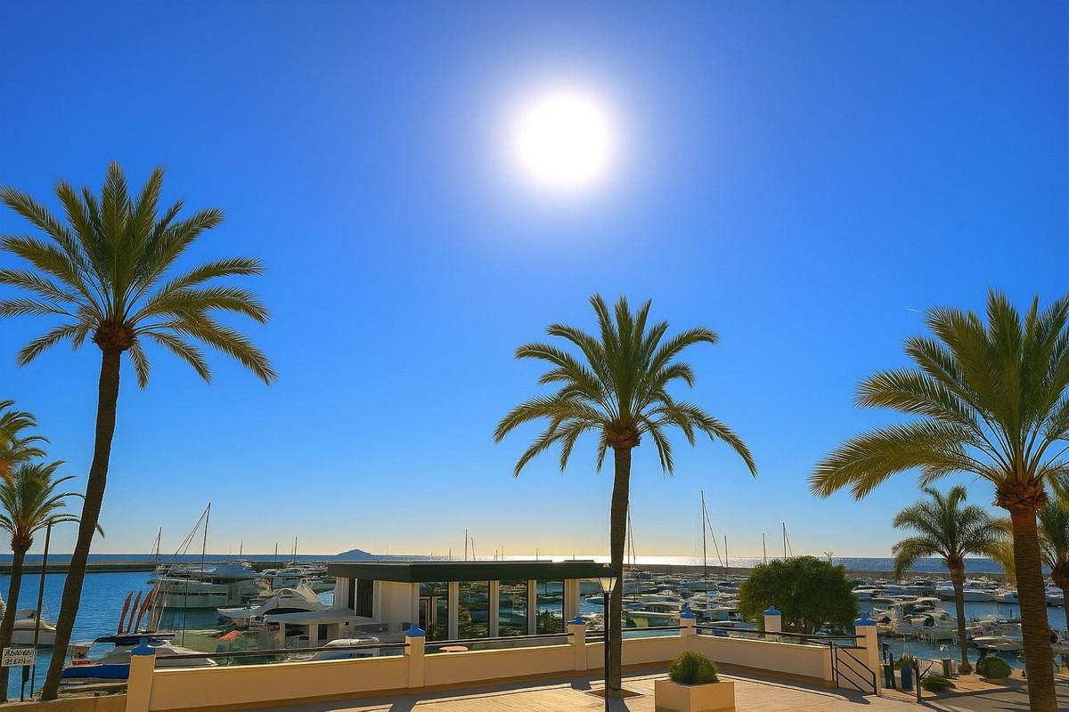 Apartment Middle Floor in Estepona