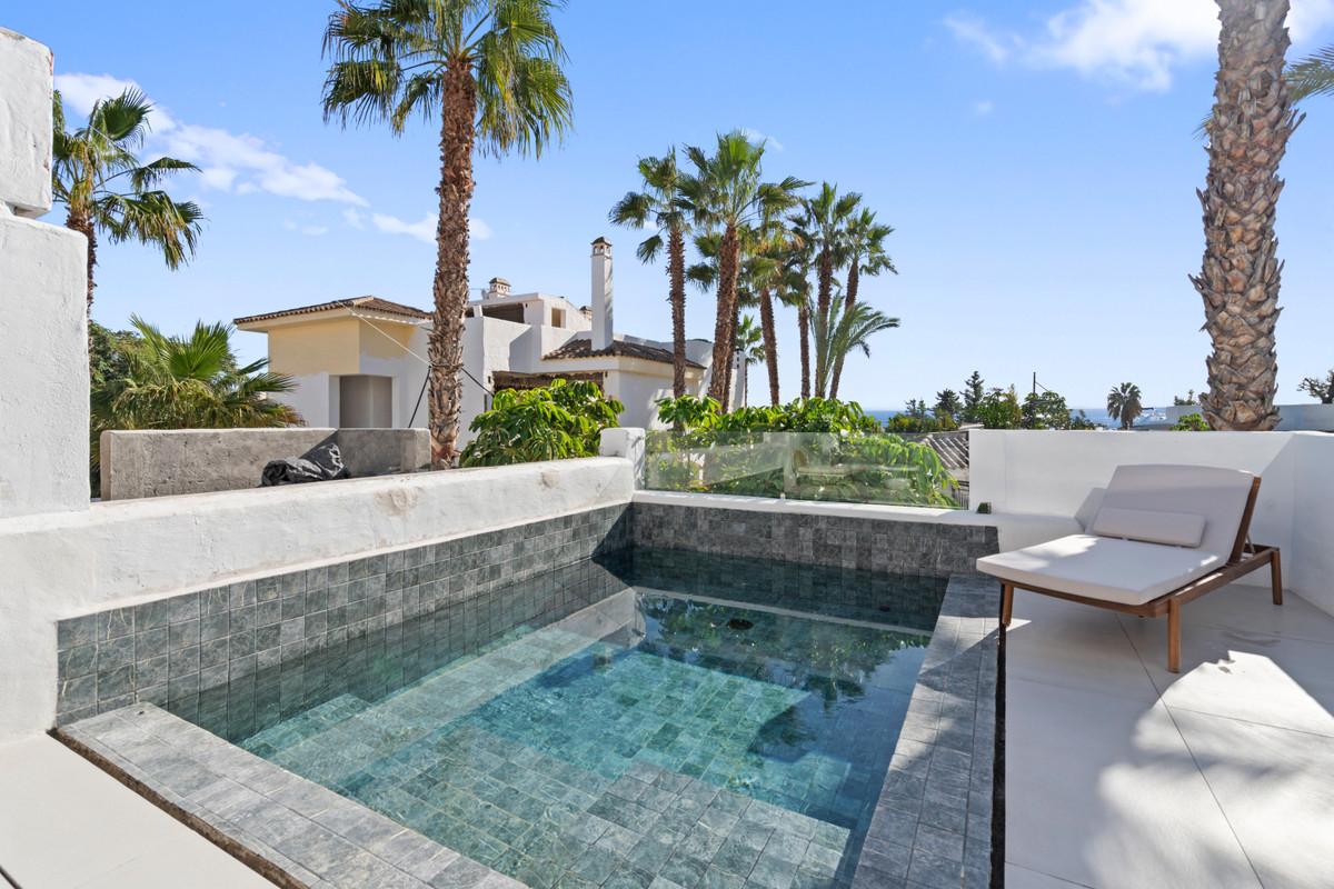 Villa Terraced in El Paraiso