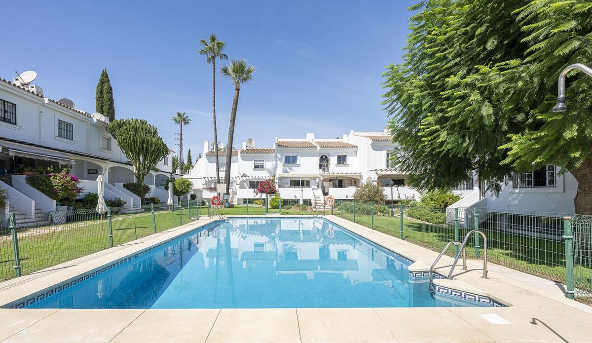 Villa Semi Detached in Nueva Andalucía