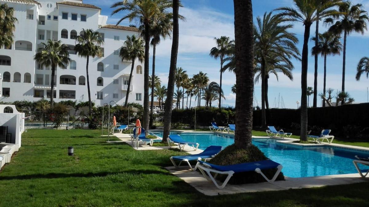 Apartment Middle Floor in La Duquesa