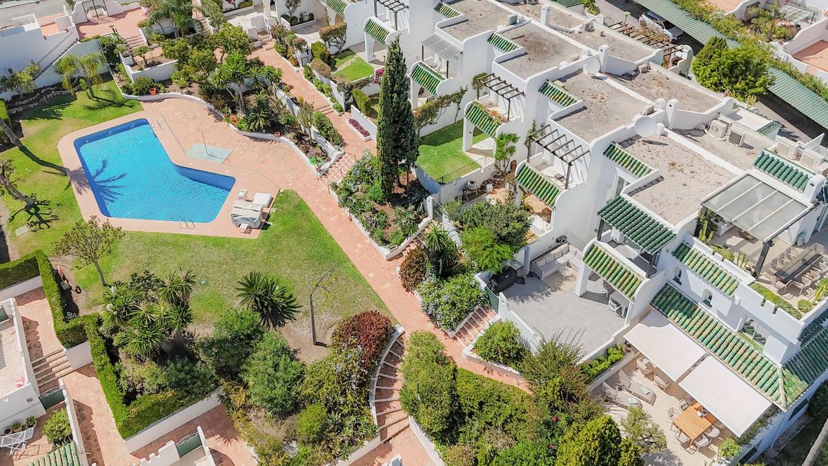 Townhouse Terraced in Nueva Andalucía