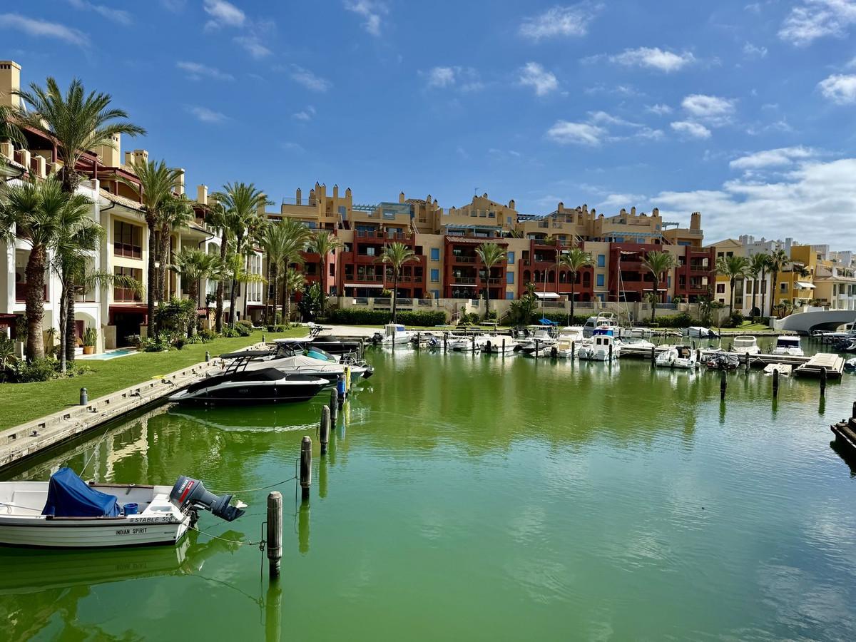 Apartment Middle Floor in Sotogrande Puerto