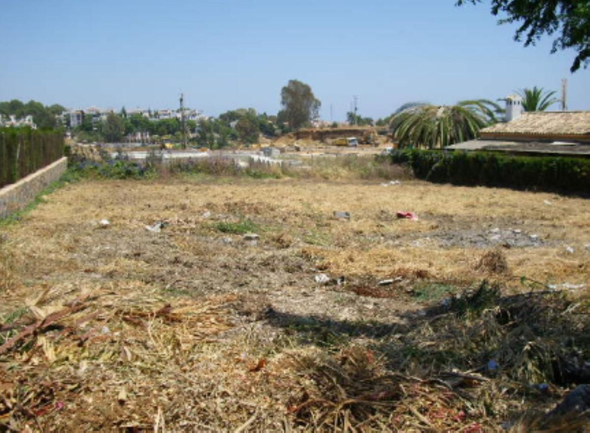 Plot Residential in Estepona