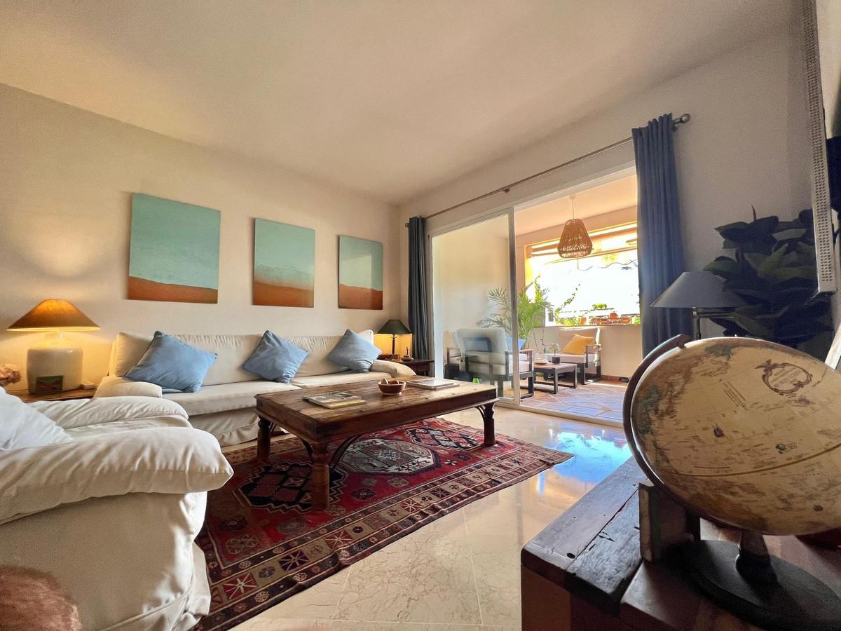 Apartment Middle Floor in Guadalmina Alta