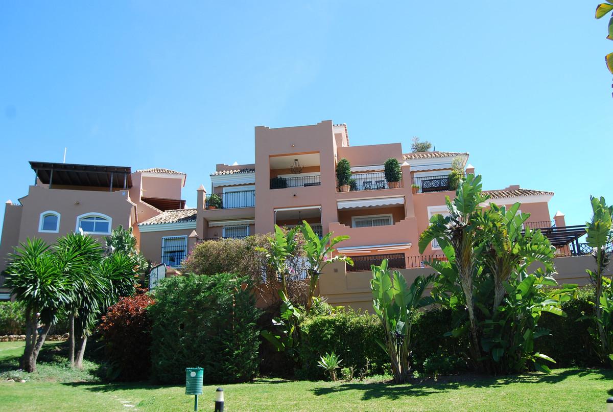 Apartment Middle Floor in Guadalmina Alta