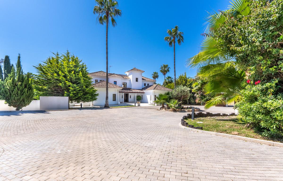 Villa Detached in Guadalmina Baja