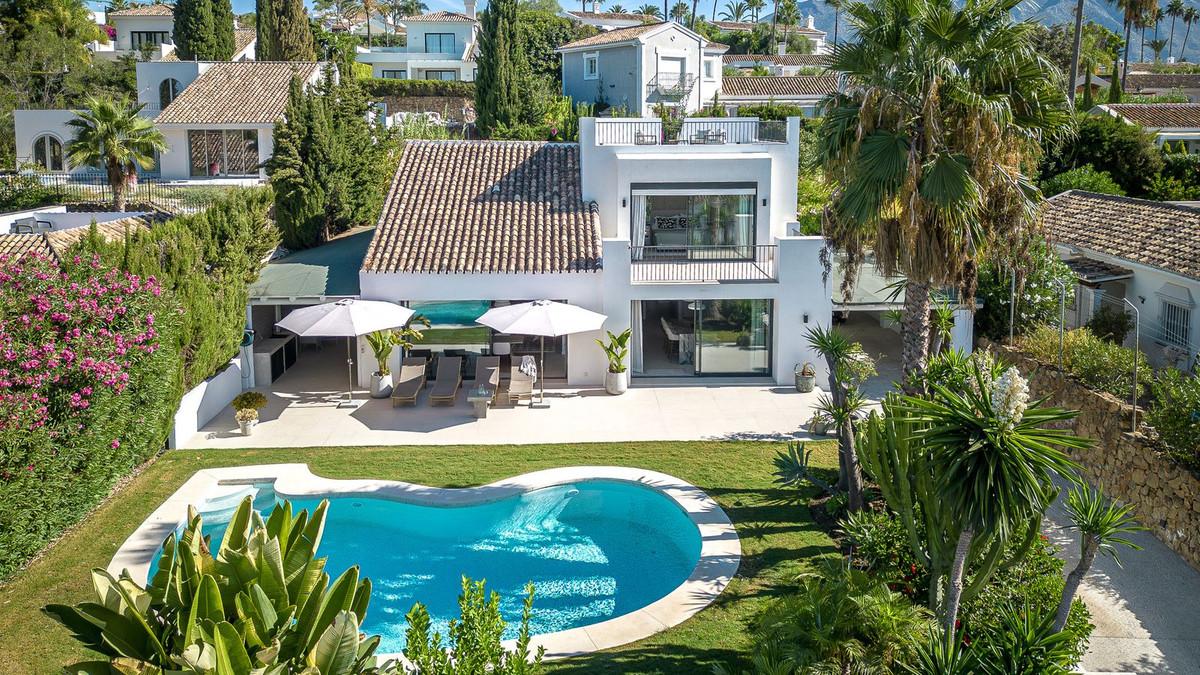 Villa Detached in Nueva Andalucía
