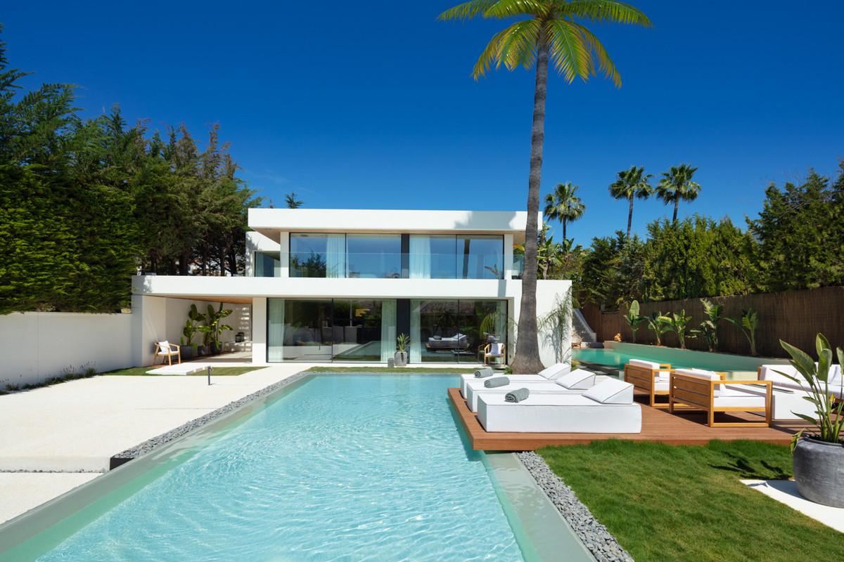 Villa Detached in Nueva Andalucía