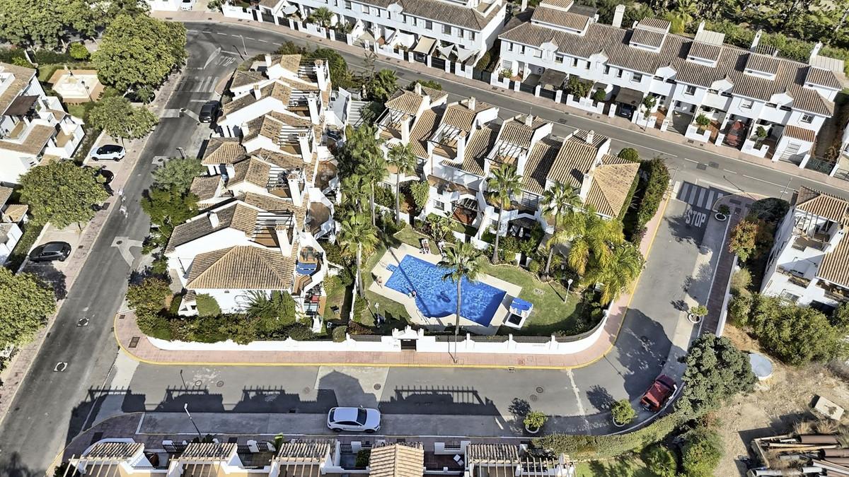 Townhouse Terraced in Nueva Andalucía