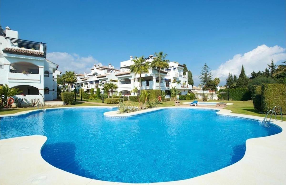 Apartment Middle Floor in San Pedro de Alcántara