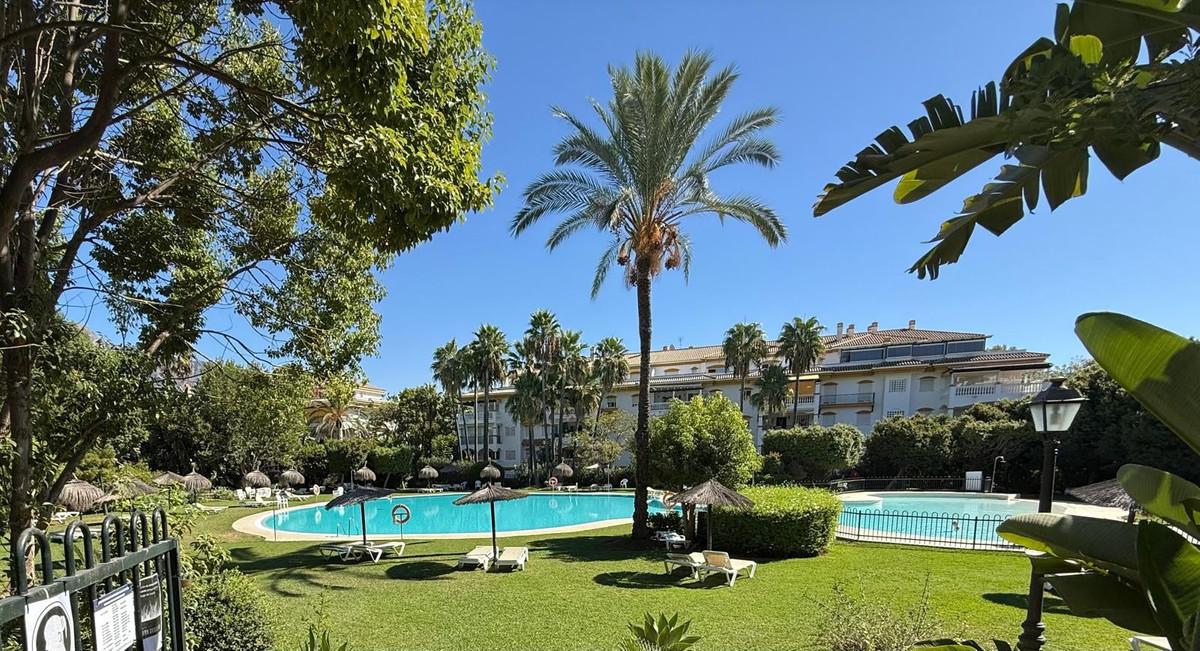 Apartment Middle Floor in Nueva Andalucía