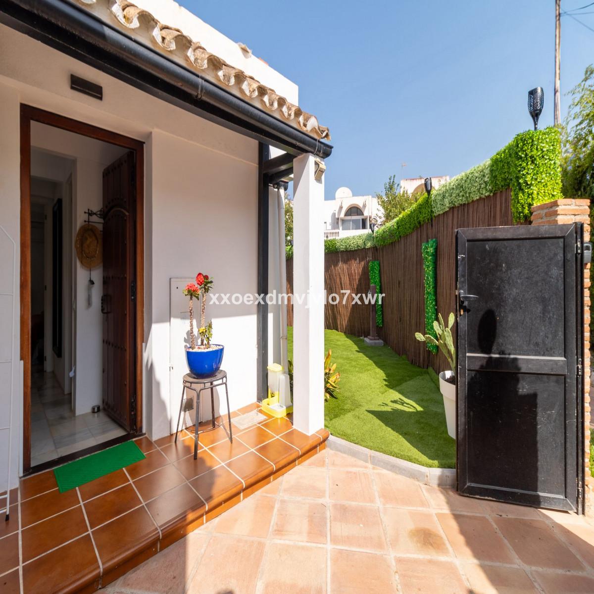 Villa Semi Detached in M&aacute;laga