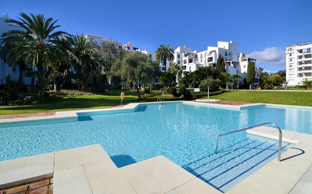 Apartment Middle Floor in Puerto Banús