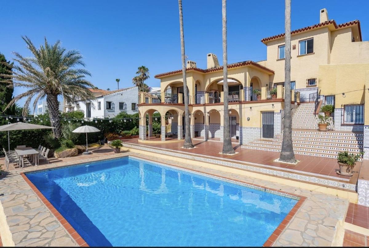 Villa Detached in Estepona