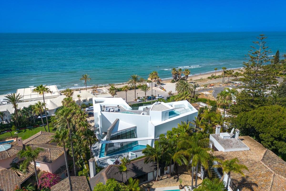 Villa Detached in Los Monteros