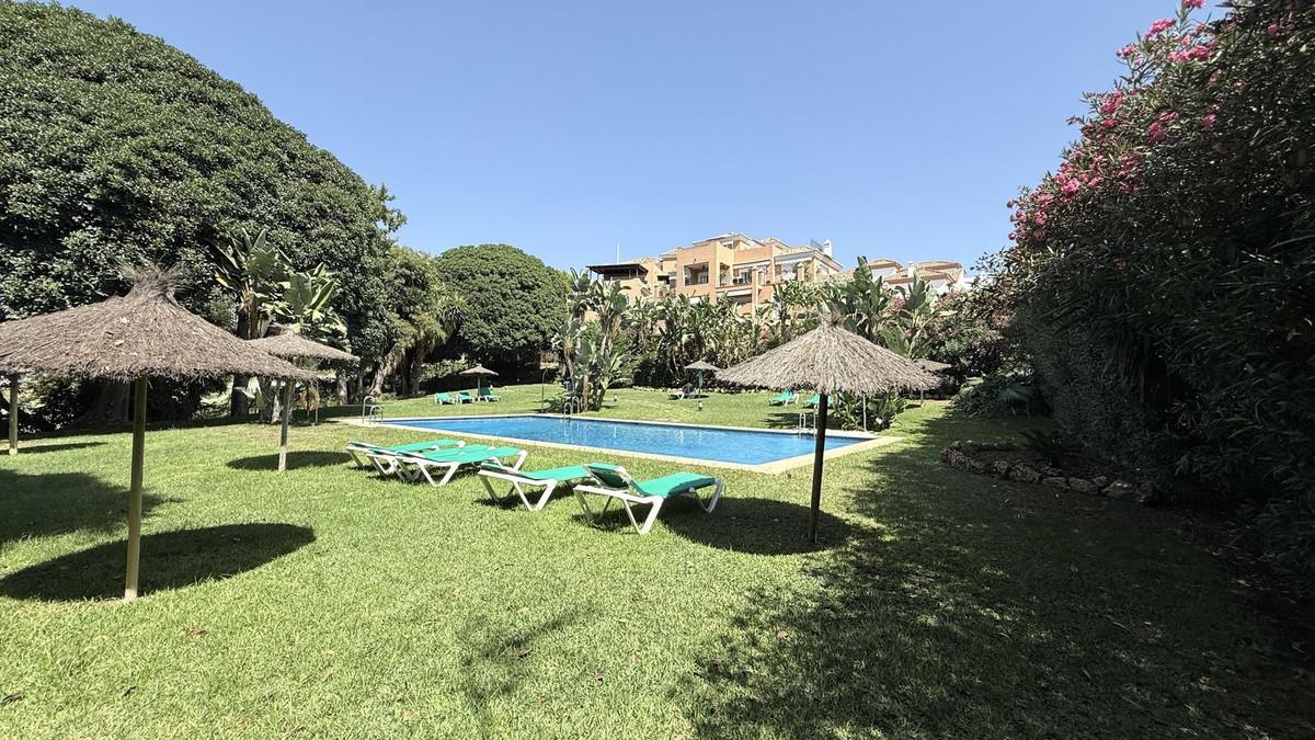 Apartment Middle Floor in Guadalmina Alta