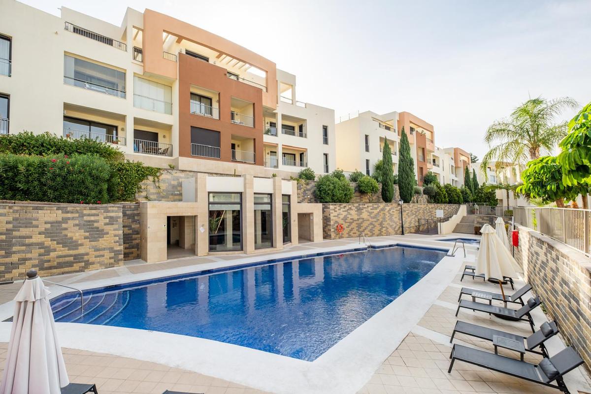 Apartment Middle Floor in Altos de los Monteros