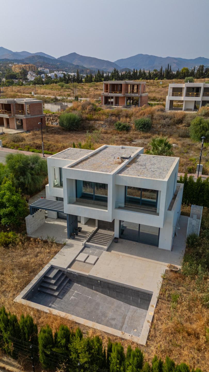 Villa Detached in New Golden Mile