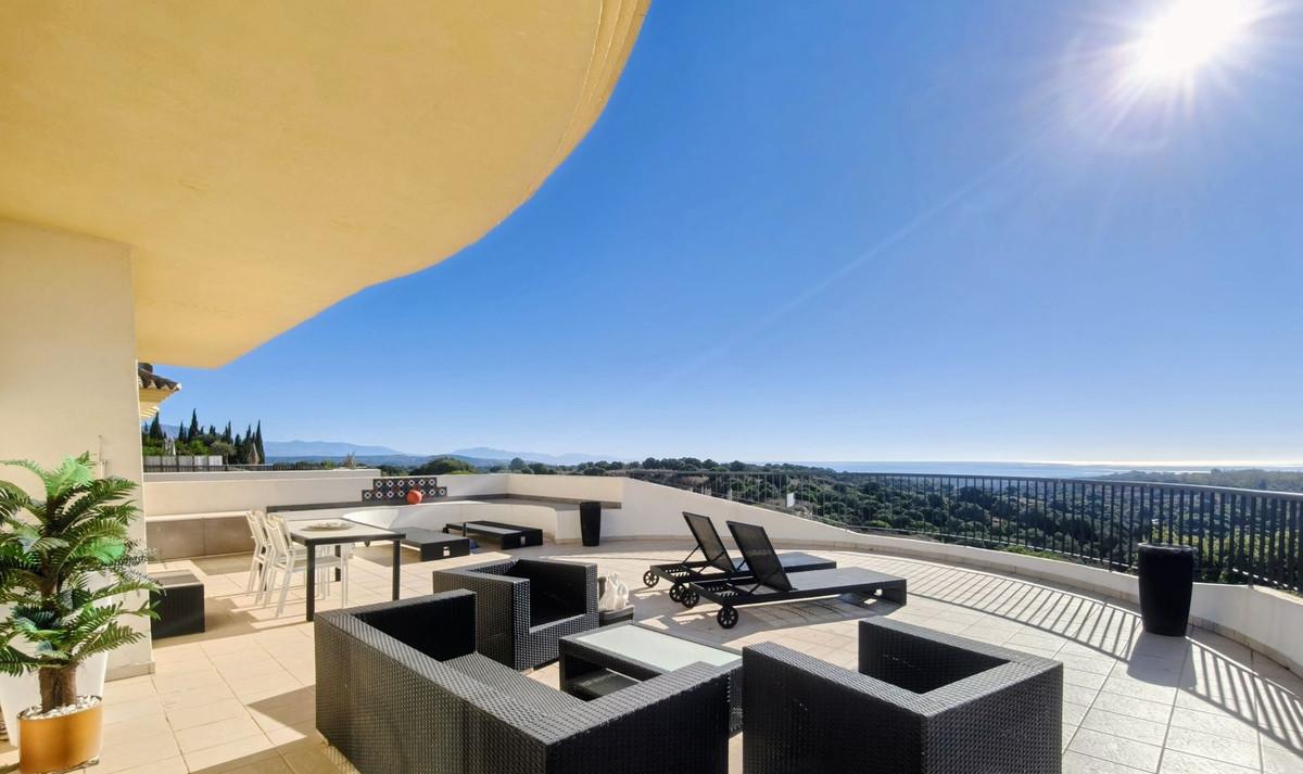 Apartment Middle Floor in San Roque Club