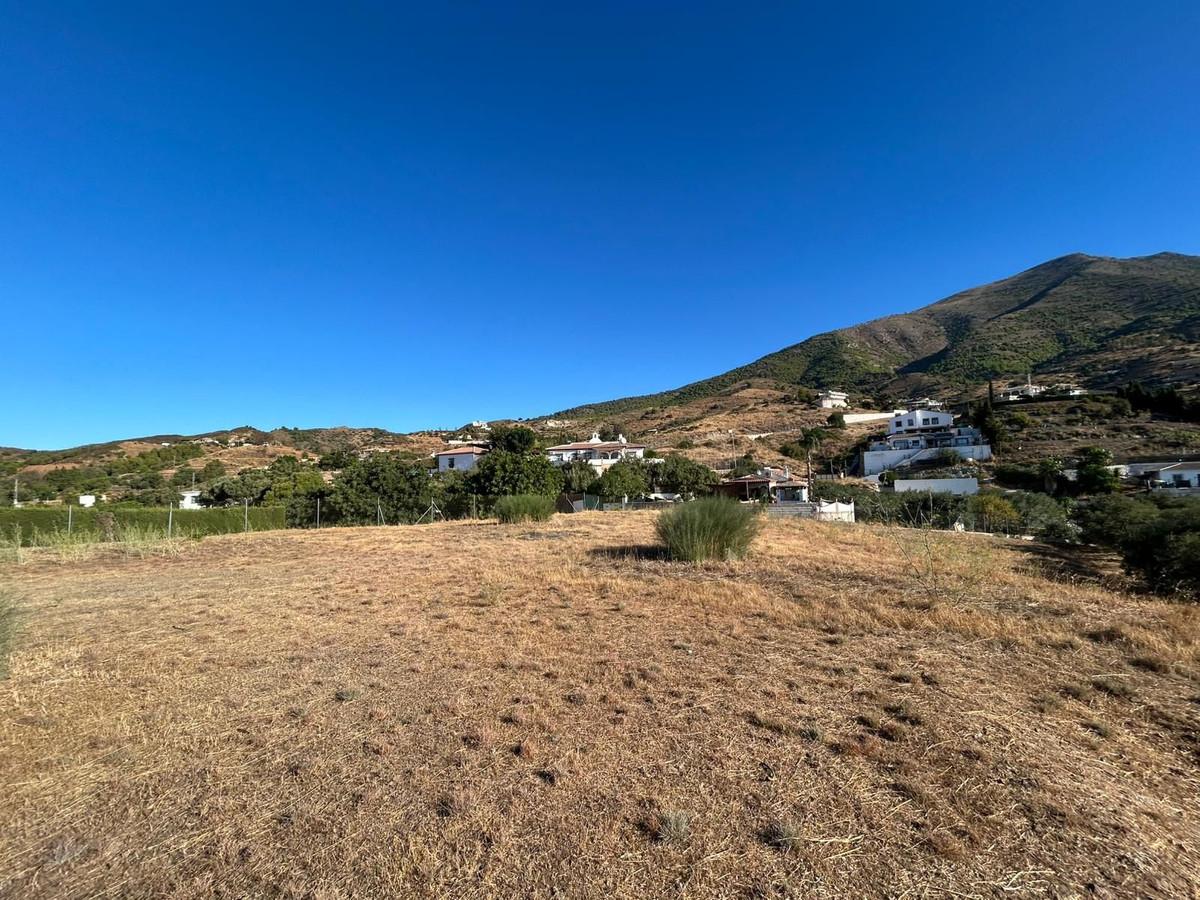 Plot Land in Valtocado