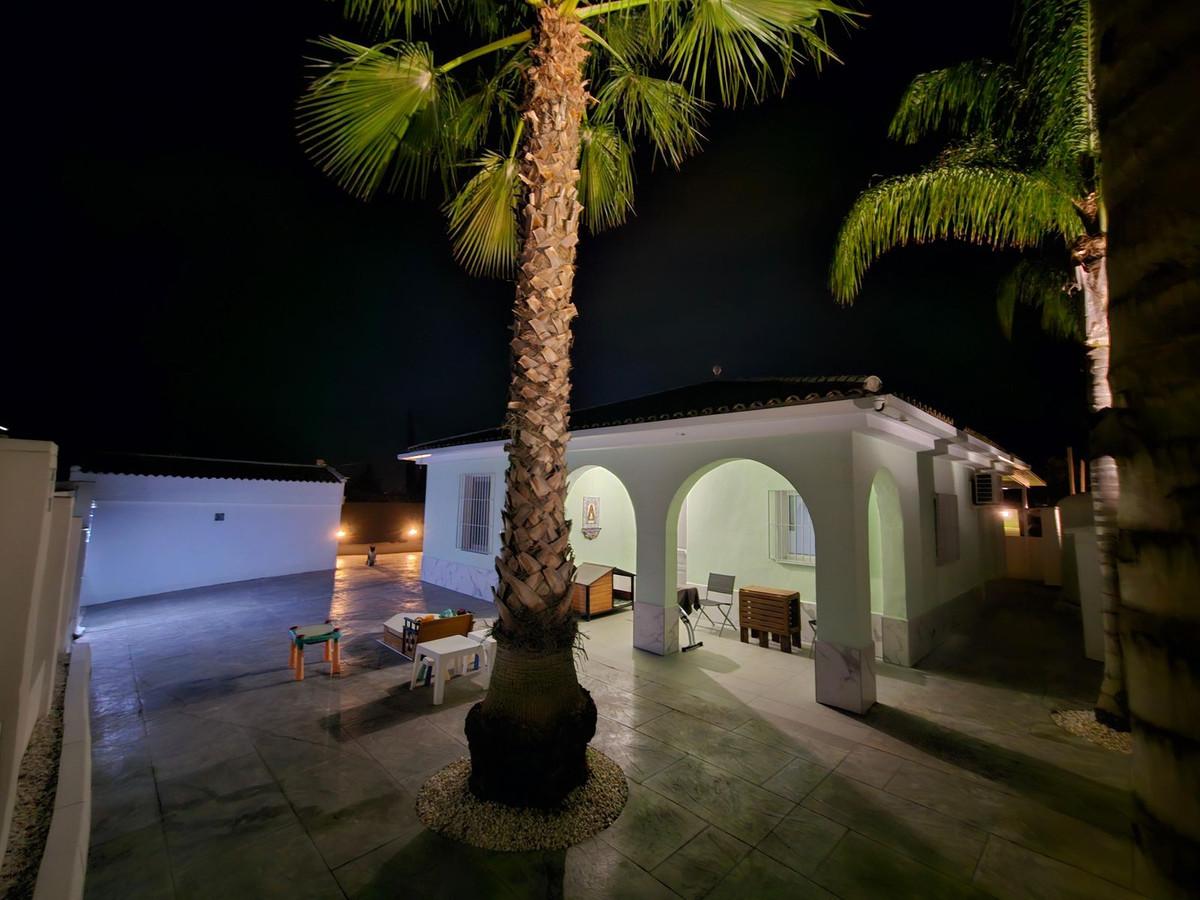 Villa Detached in Coín