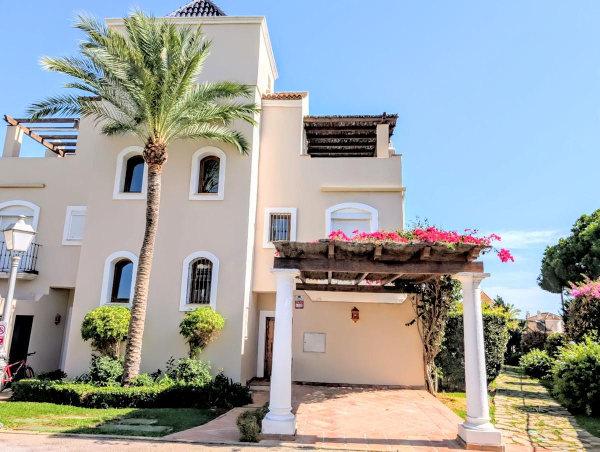 Villa Semi Detached in El Paraiso