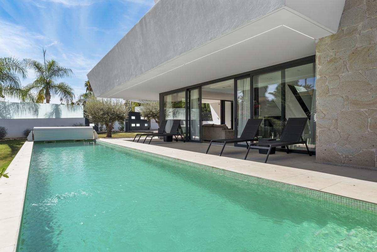 Villa Detached in Nueva Andalucía