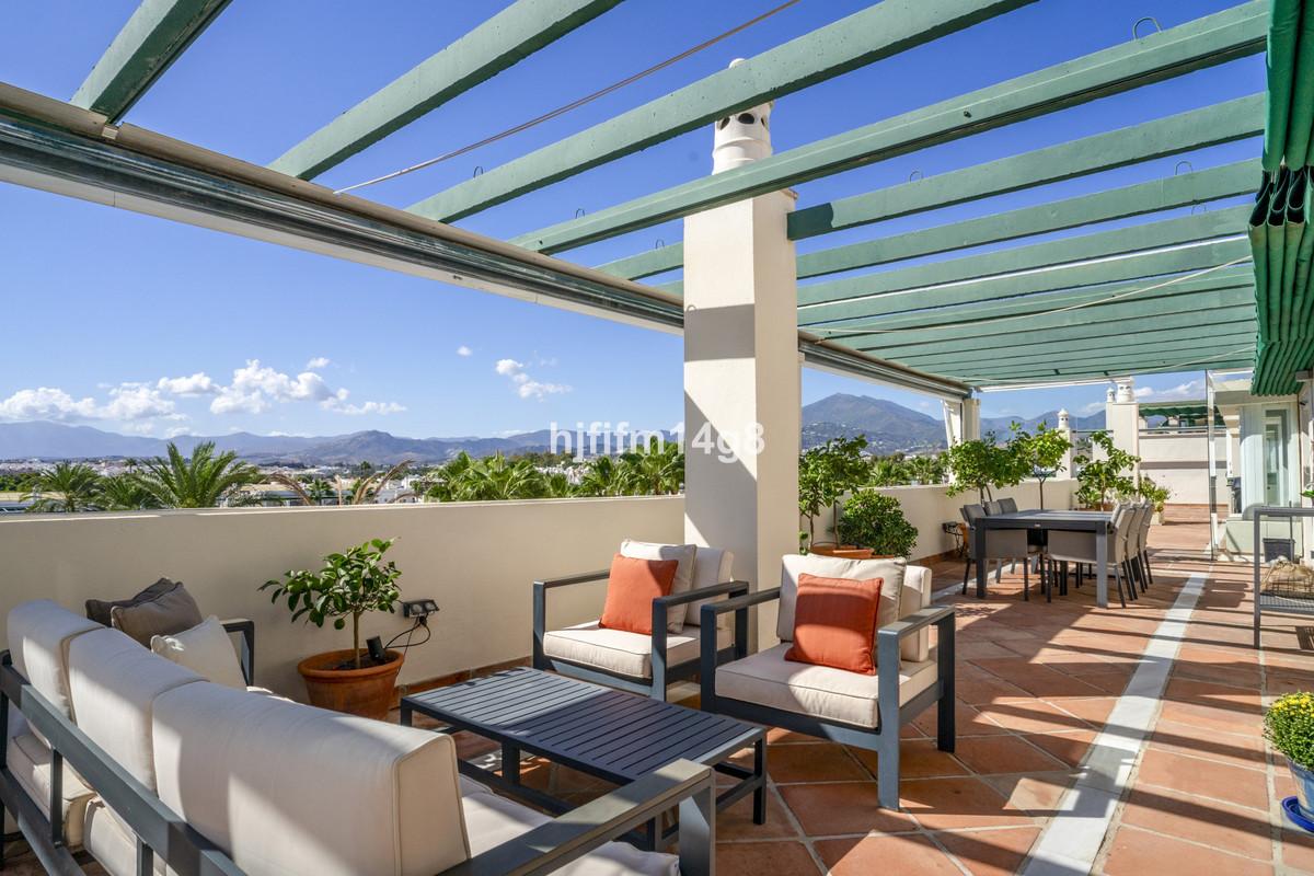 Apartment Penthouse in Nueva Andaluc&iacute;a