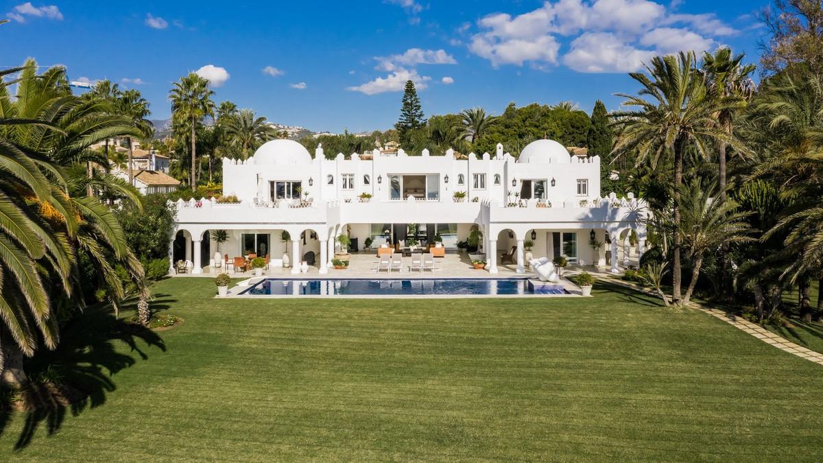 Villa Detached in Los Monteros