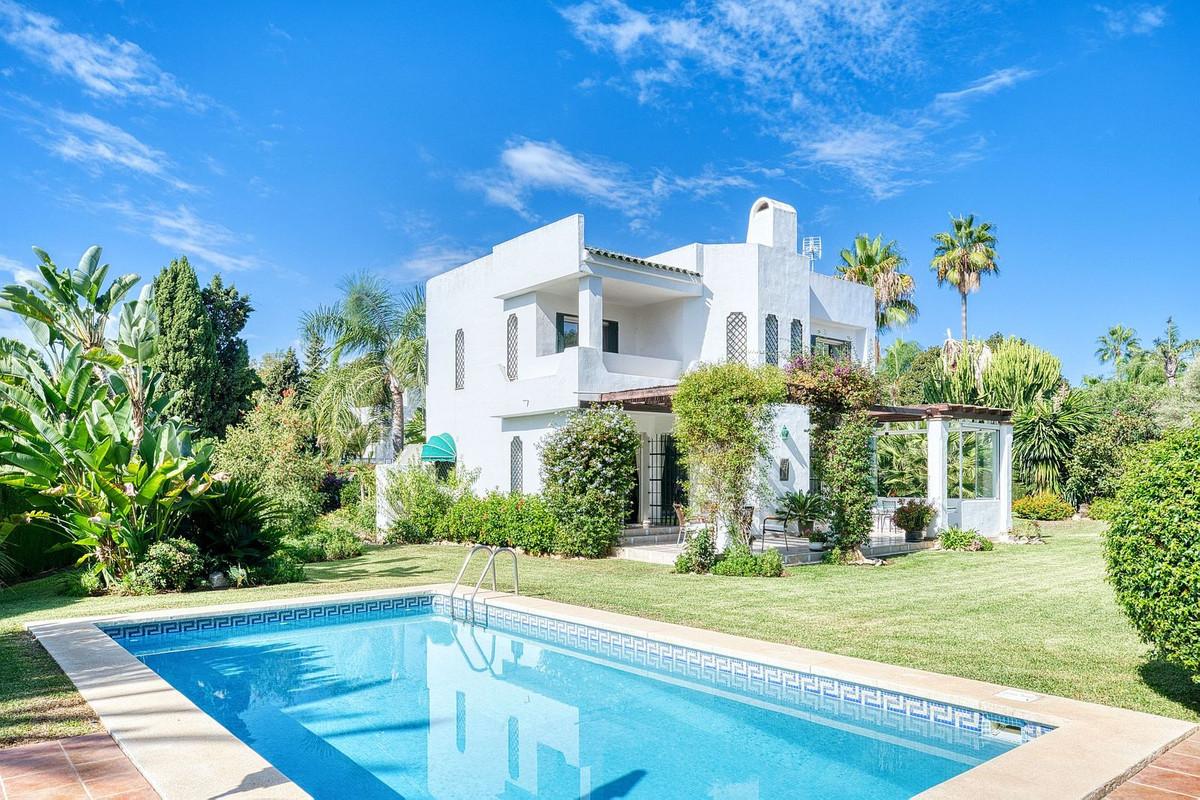 Villa Detached in Nueva Andalucía