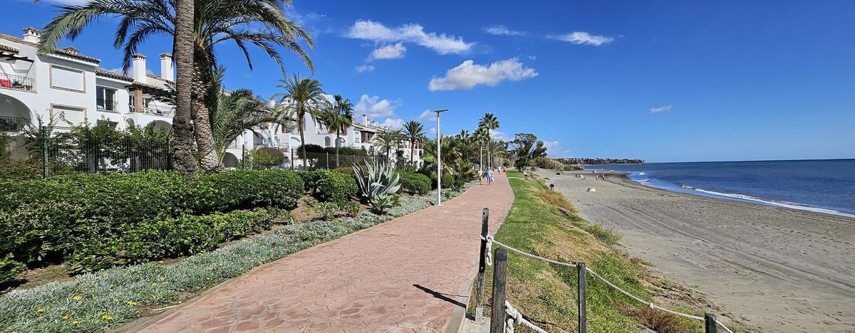 Apartment Middle Floor in Estepona