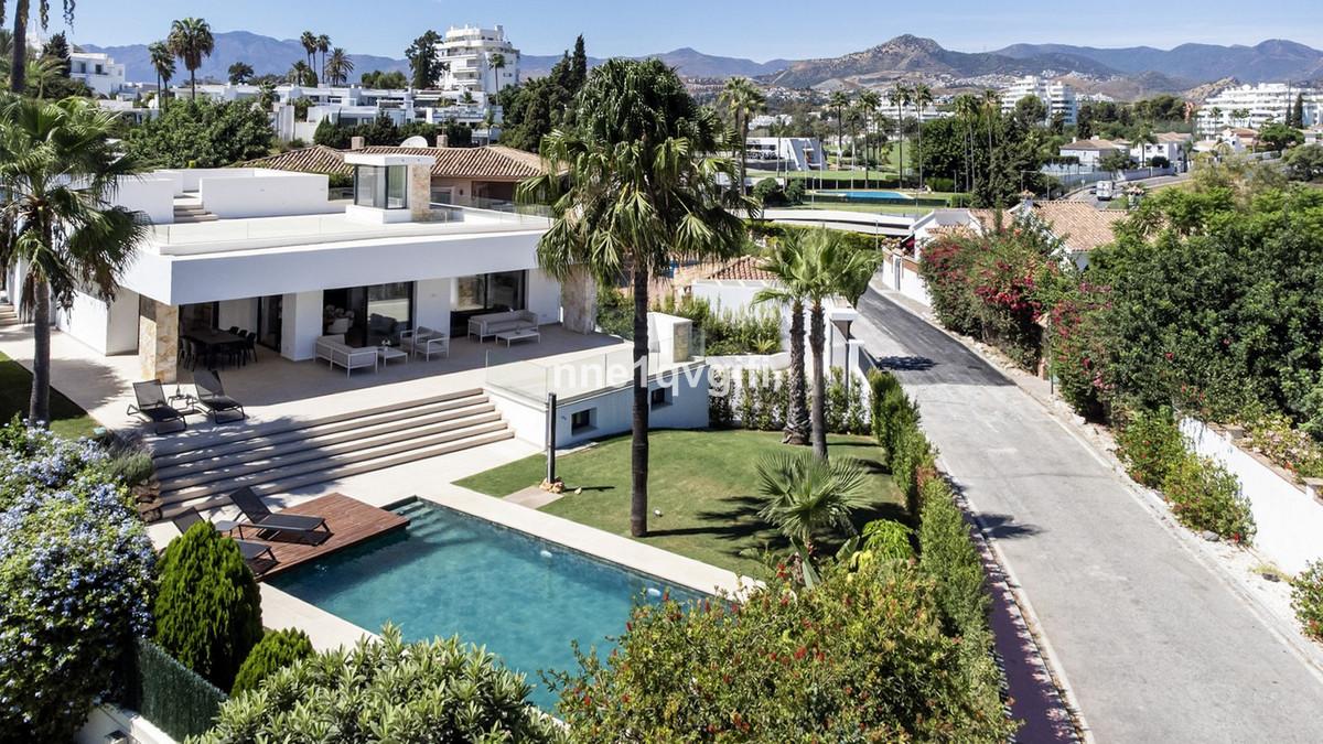 Villa Detached in Guadalmina Alta