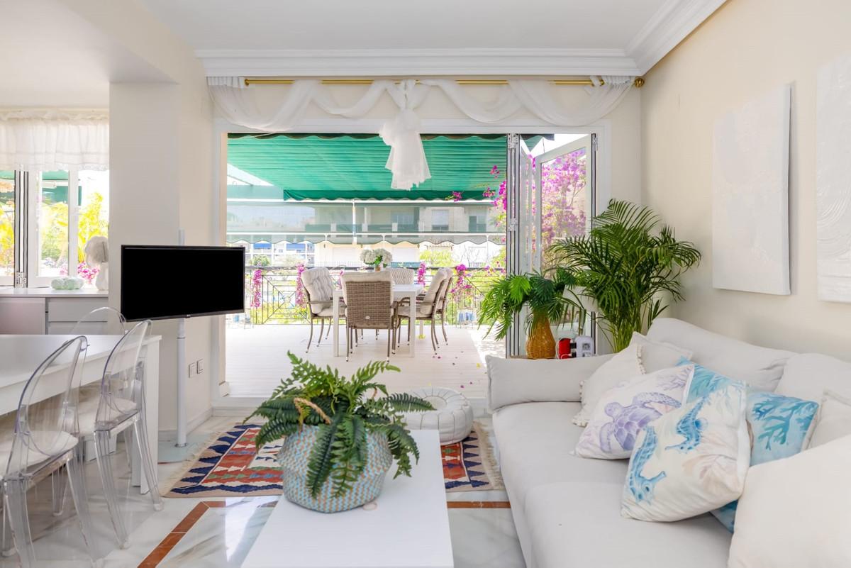 Apartment Middle Floor in Nueva Andalucía