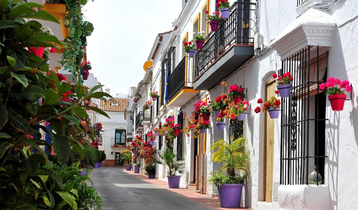 Apartment Middle Floor in Estepona