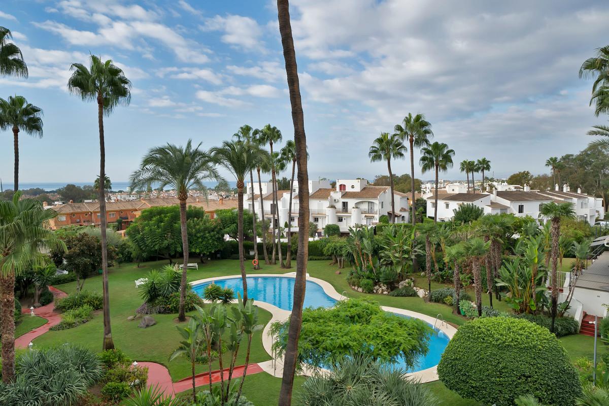 Apartment Middle Floor in Estepona