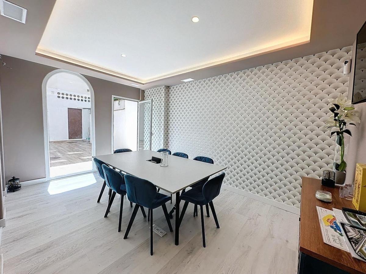 Commercial Office in Estepona