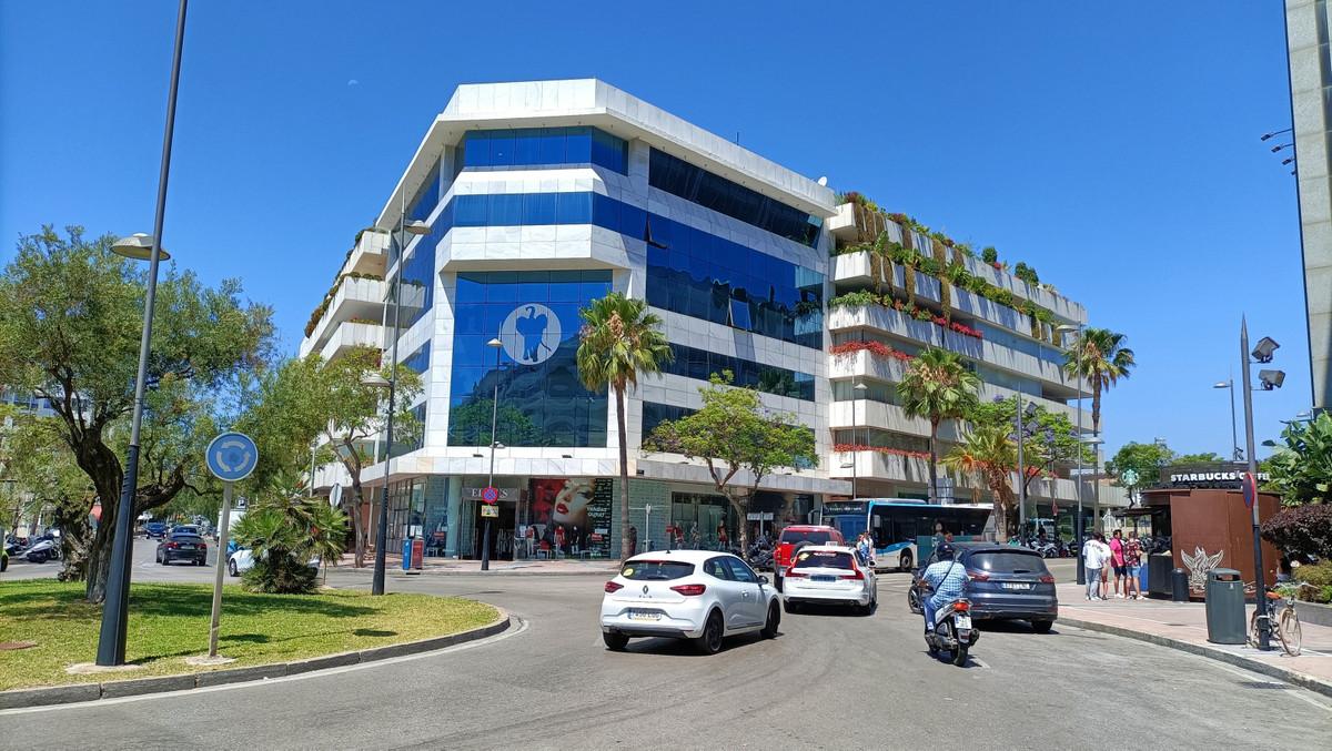 Commercial Office in Puerto Banús