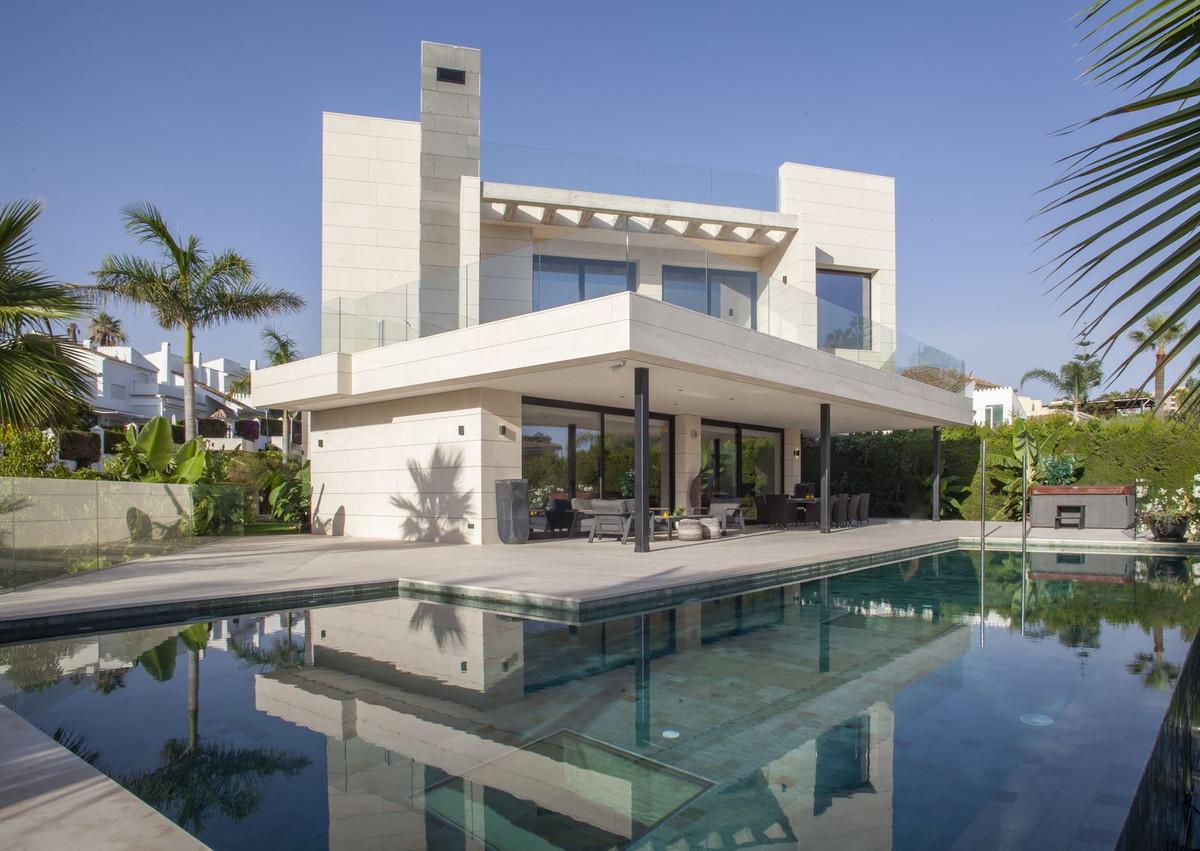 Villa Detached in Nueva Andalucía