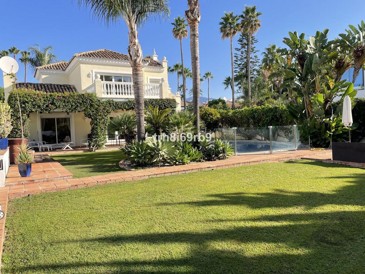 Villa Detached in New Golden Mile