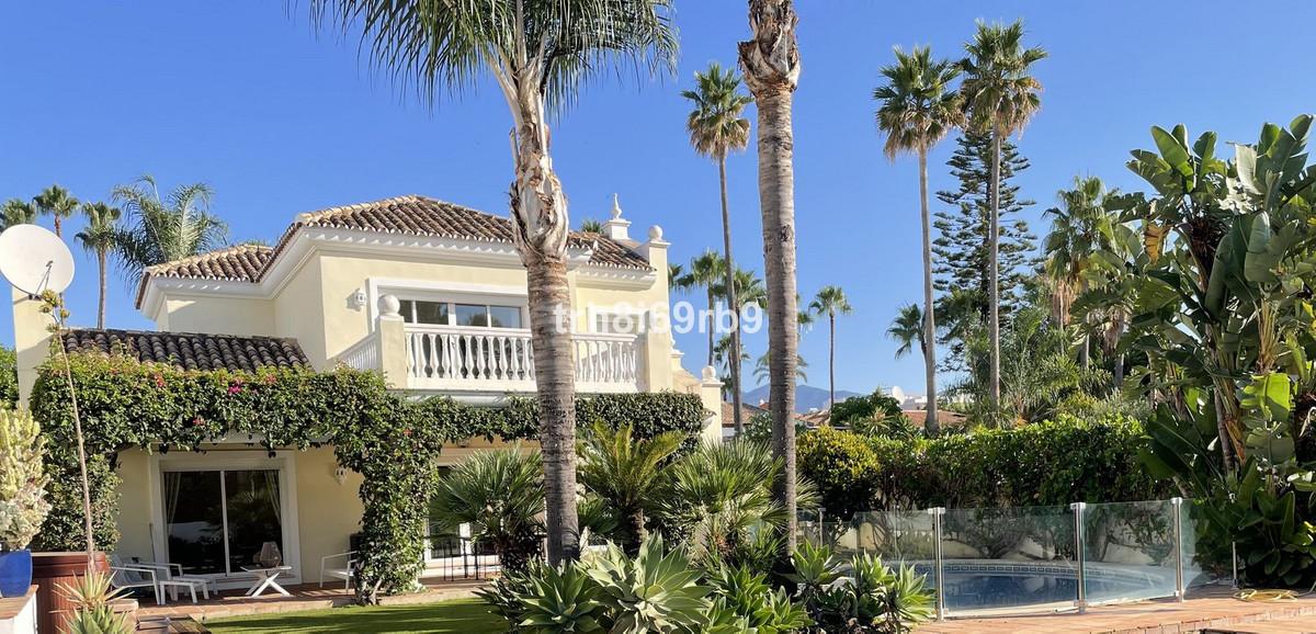 Villa Detached in New Golden Mile