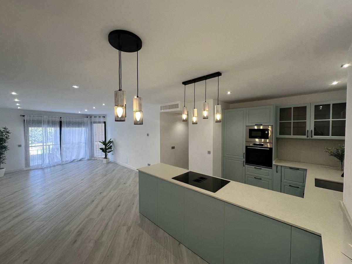 Apartment Middle Floor in Malagueta
