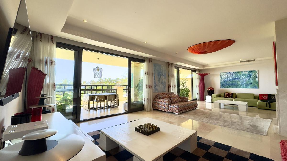 Apartment Middle Floor in Puerto Banús