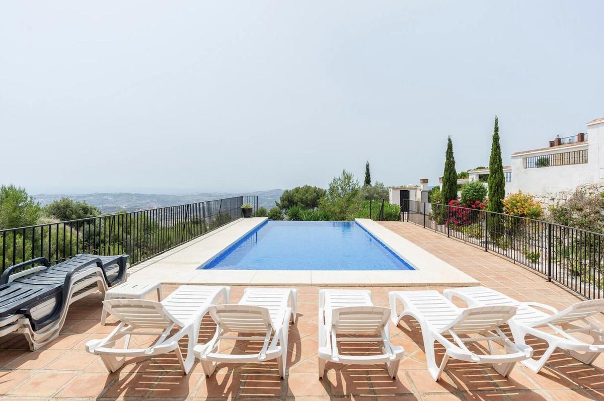 Villa Detached in Valtocado
