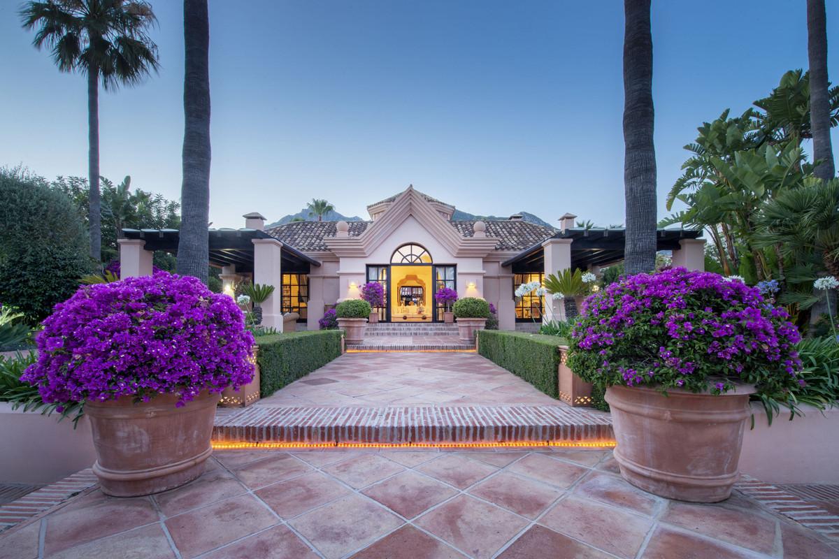 Villa Detached in Sierra Blanca