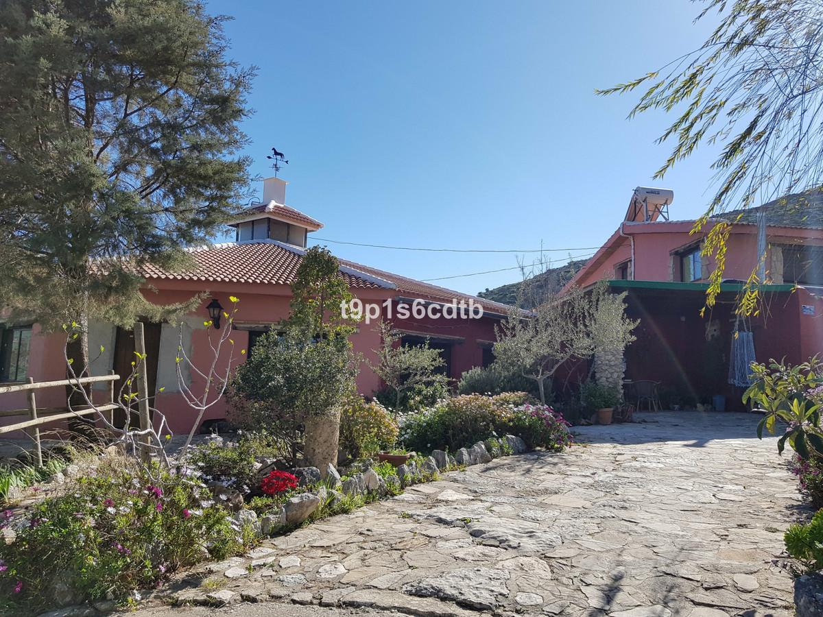Commercial Hotel in Valle de Abdalajis